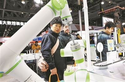 上海明确AI制造发展路线图 物联网技术服务的核心作用